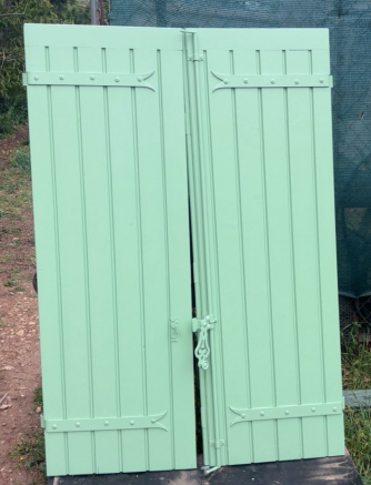 Application de peinture sur menuiserie bois