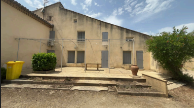 Façade rénovée par RMO Menuiserie dans le Vaucluse